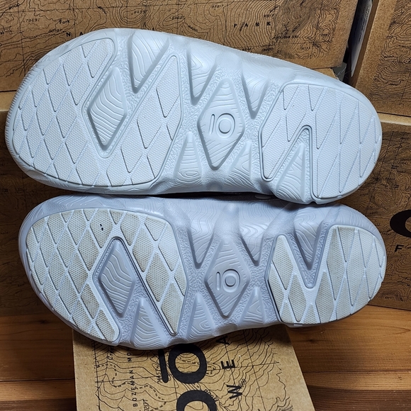 Whakata Puffy, Drizzle, NIB, retail$100, like a puffy jacket for your feet - Picture 6 of 11